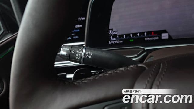 Cadillac Escalade 2021 — ფოტო 34/39
