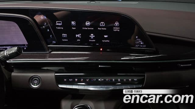 Cadillac Escalade 2021 — ფოტო 32/39