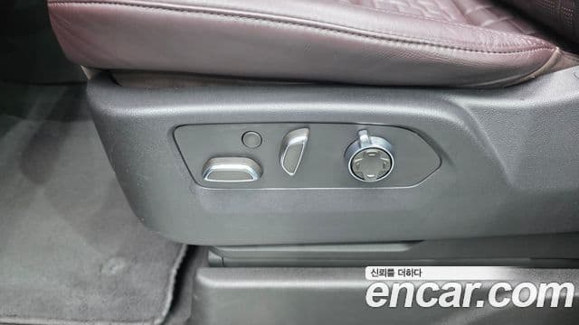 Cadillac Escalade 2021 — ფოტო 18/39