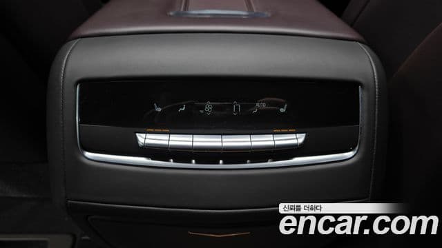 Cadillac Escalade 2021 — ფოტო 2/39