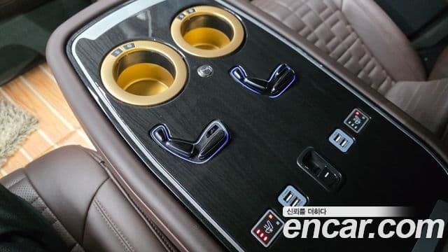 Cadillac Escalade 2021 — ფოტო 35/39