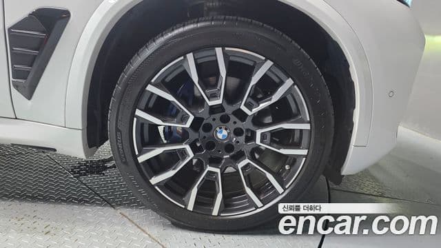 BMW X5 2023 — ფოტო 16/33