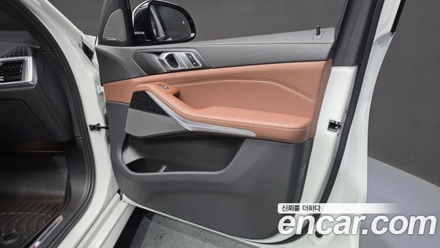 BMW X5 2023 — ფოტო 24/33