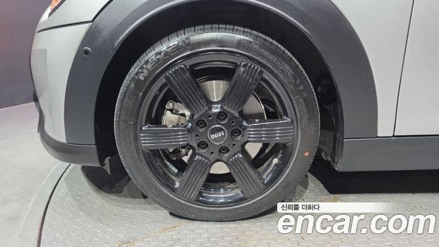 Mini Cooper S Convertible 2023 — ფოტო 5/20