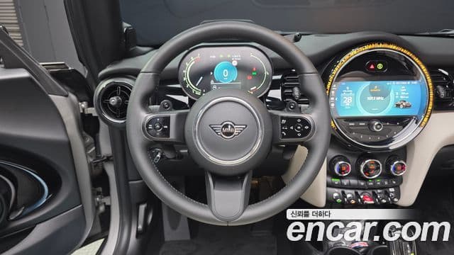 Mini Cooper S Convertible 2023 — ფოტო 13/20