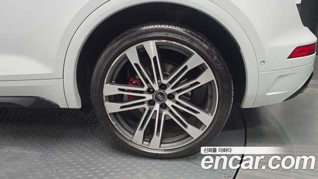 Audi SQ5 2021 — Photo 2/34