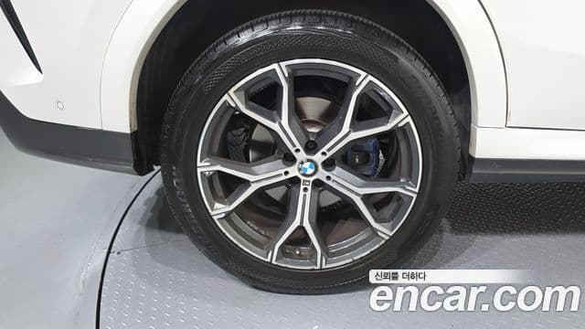 BMW X6 2022 — Photo 17/33