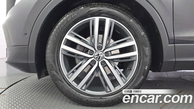 Volkswagen Tiguan 2023 — Photo 1/34