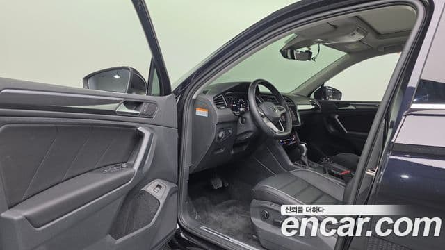 Volkswagen Tiguan 2023 — Photo 2/34