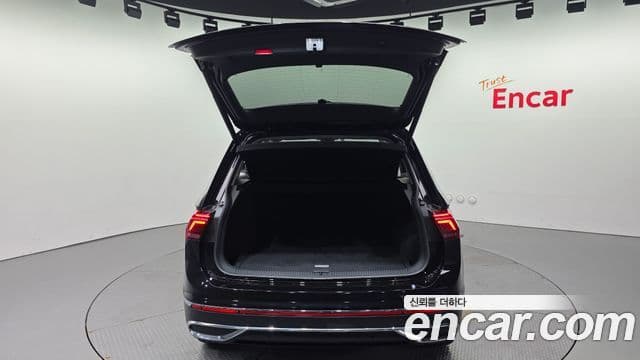 Volkswagen Tiguan 2023 — Photo 24/34