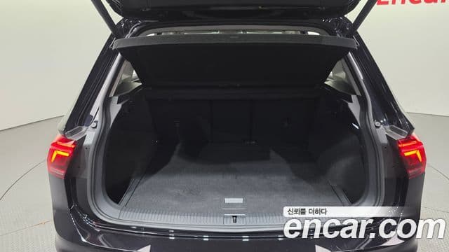 Volkswagen Tiguan 2023 — Photo 16/34