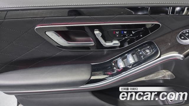Mercedes-Benz S-Class 2023 — Photo 34/38