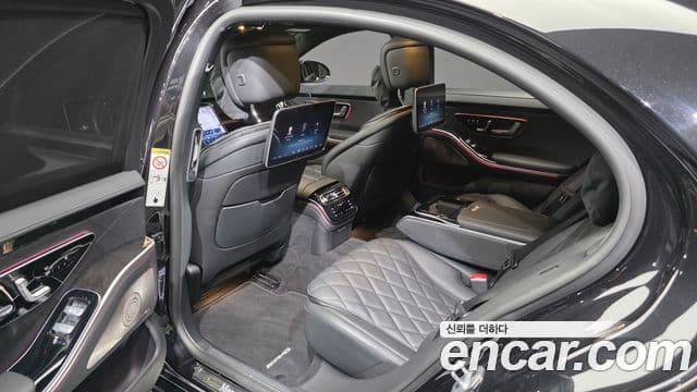 Mercedes-Benz S-Class 2023 — Photo 17/38