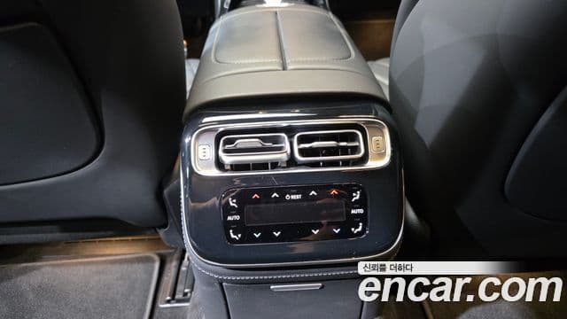 Mercedes-Benz S-Class 2023 — Photo 32/38