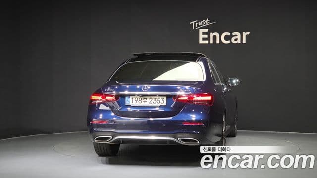 Mercedes-Benz E-Class 2021 — Фото 4/20