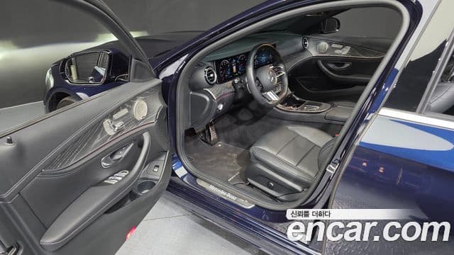 Mercedes-Benz E-Class 2021 — Фото 10/20