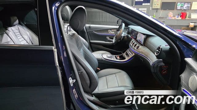 Mercedes-Benz E-Class 2021 — Фото 11/20