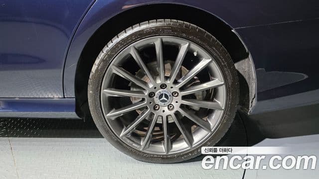 Mercedes-Benz E-Class 2021 — Photo 20/37