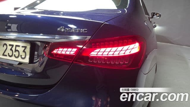Mercedes-Benz E-Class 2021 — Photo 33/37