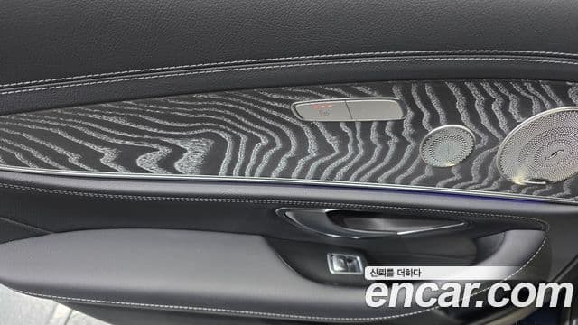 Mercedes-Benz E-Class 2021 — Photo 7/37