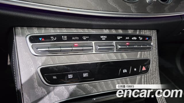 Mercedes-Benz E-Class 2021 — Photo 25/37