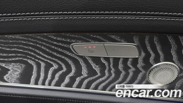 Mercedes-Benz E-Class 2021 — Photo 26/37