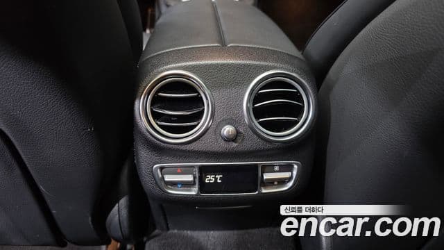 Mercedes-Benz E-Class 2021 — Photo 8/37