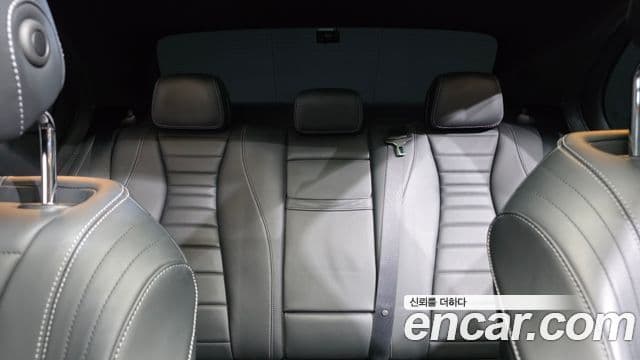 Mercedes-Benz E-Class 2021 — Photo 2/37