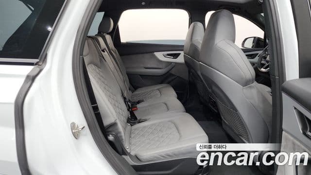 Audi Q7 2022 — Şəkil 12/20