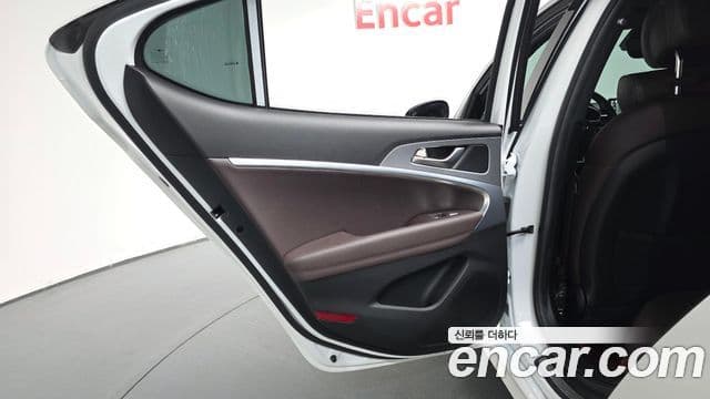 Genesis G70 2021 — Şəkil 28/34