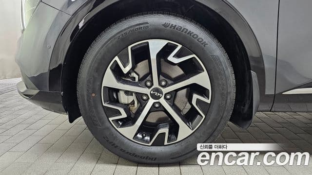 Kia Sportage 2023 — ფოტო 4/32