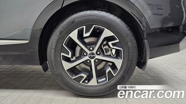 Kia Sportage 2023 — ფოტო 16/32