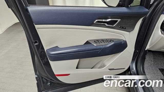 Kia Sportage 2023 — ფოტო 25/32