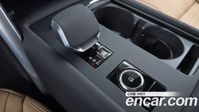 Land Rover Discovery 5 2025 — Photo 12/33