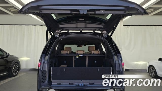Land Rover Discovery 5 2025 — Photo 26/33
