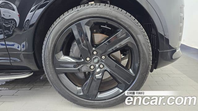 Land Rover Discovery 5 2025 — Photo 31/33