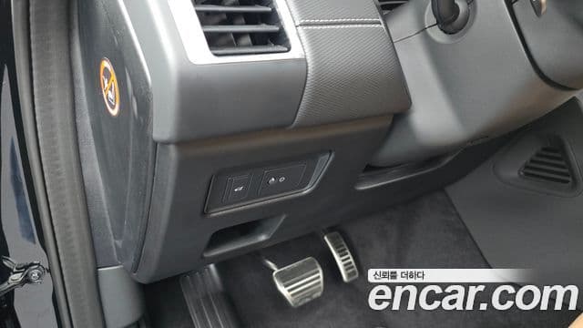 Land Rover Discovery 5 2025 — Photo 23/33
