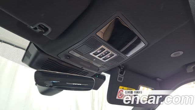 Land Rover Discovery 5 2025 — Photo 18/33
