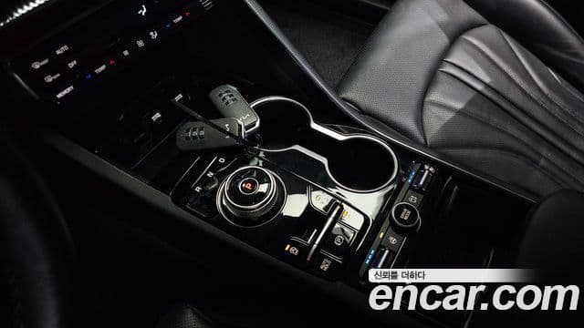 Kia K5 2021 — ფოტო 9/20