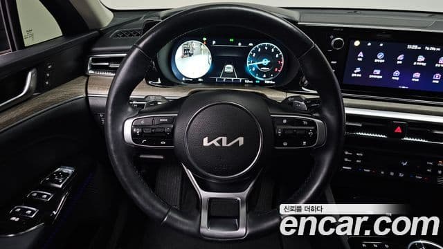 Kia K5 2021 — ფოტო 13/20