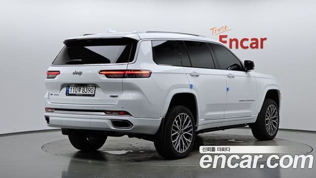 Jeep Grand Cherokee 2023 — Фото 2/20