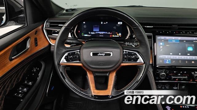 Jeep Grand Cherokee 2023 — Фото 14/20
