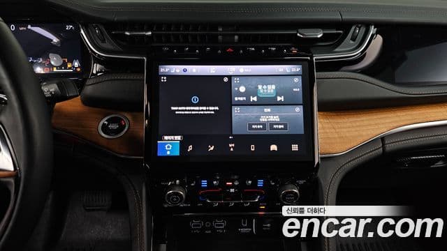 Jeep Grand Cherokee 2023 — Фото 15/20