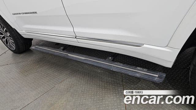 Jeep Grand Cherokee 2023 — Photo 3/40