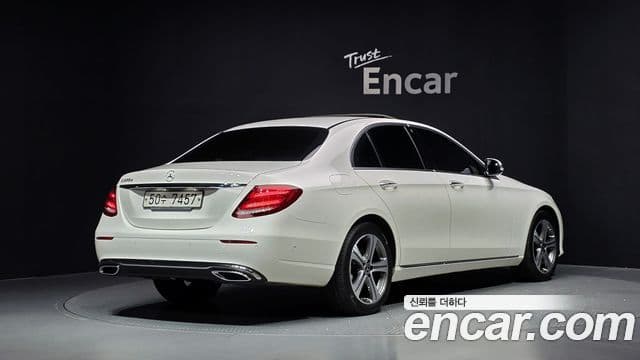Mercedes-Benz E-Class 2019 — Фото 2/20