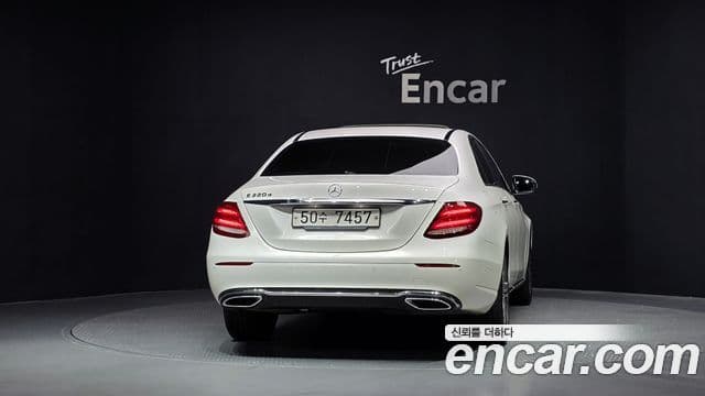 Mercedes-Benz E-Class 2019 — Фото 4/20