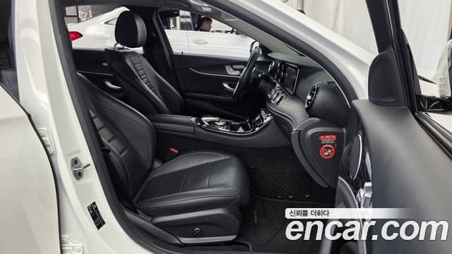 Mercedes-Benz E-Class 2019 — Фото 11/20