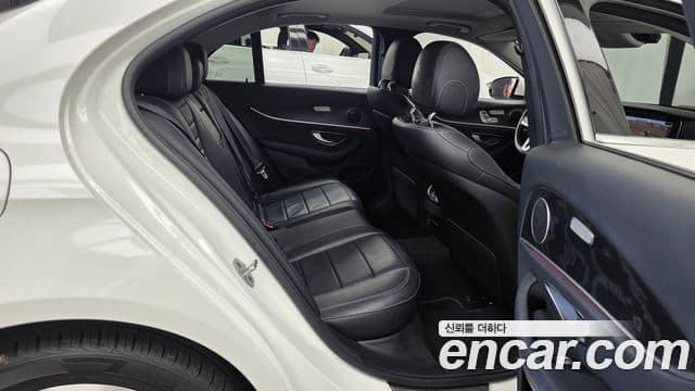 Mercedes-Benz E-Class 2019 — Фото 12/20