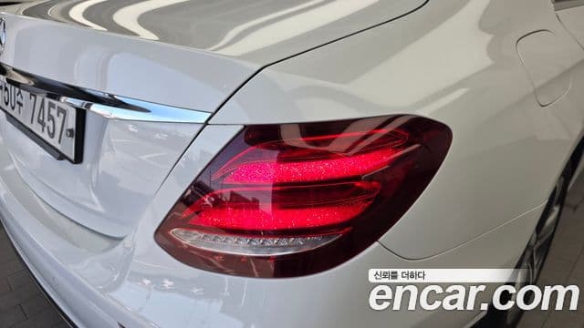 Mercedes-Benz E-Class 2019 — ფოტო 24/35