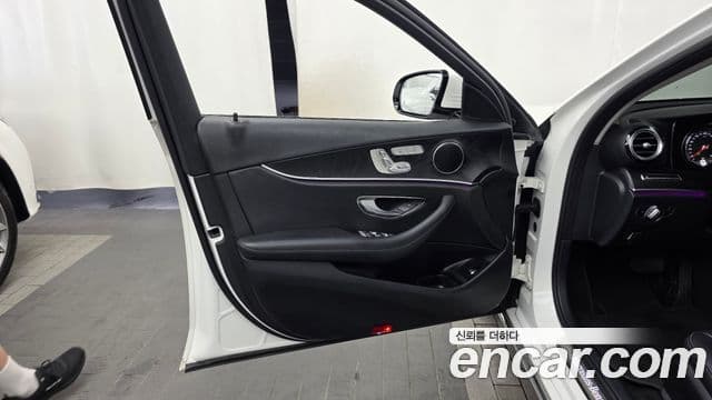 Mercedes-Benz E-Class 2019 — ფოტო 14/35